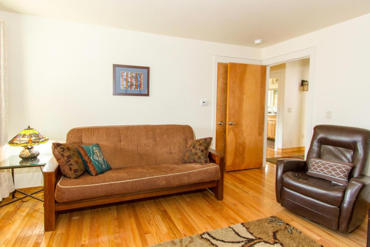 Eagle Peak Guesthouse Eagle River Dış mekan fotoğraf